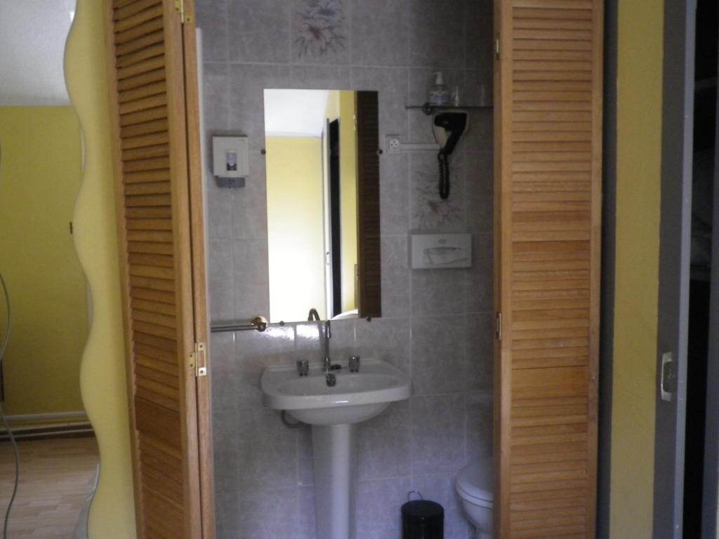 Hotel Ermitage Du Moulin Labotte Haybes Ruang foto